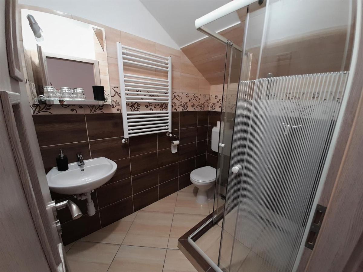 Barsony Vendeglo Es Panzio Bed & Breakfast Szecseny Luaran gambar