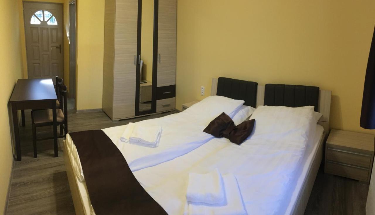 Barsony Vendeglo Es Panzio Bed & Breakfast Szecseny Luaran gambar