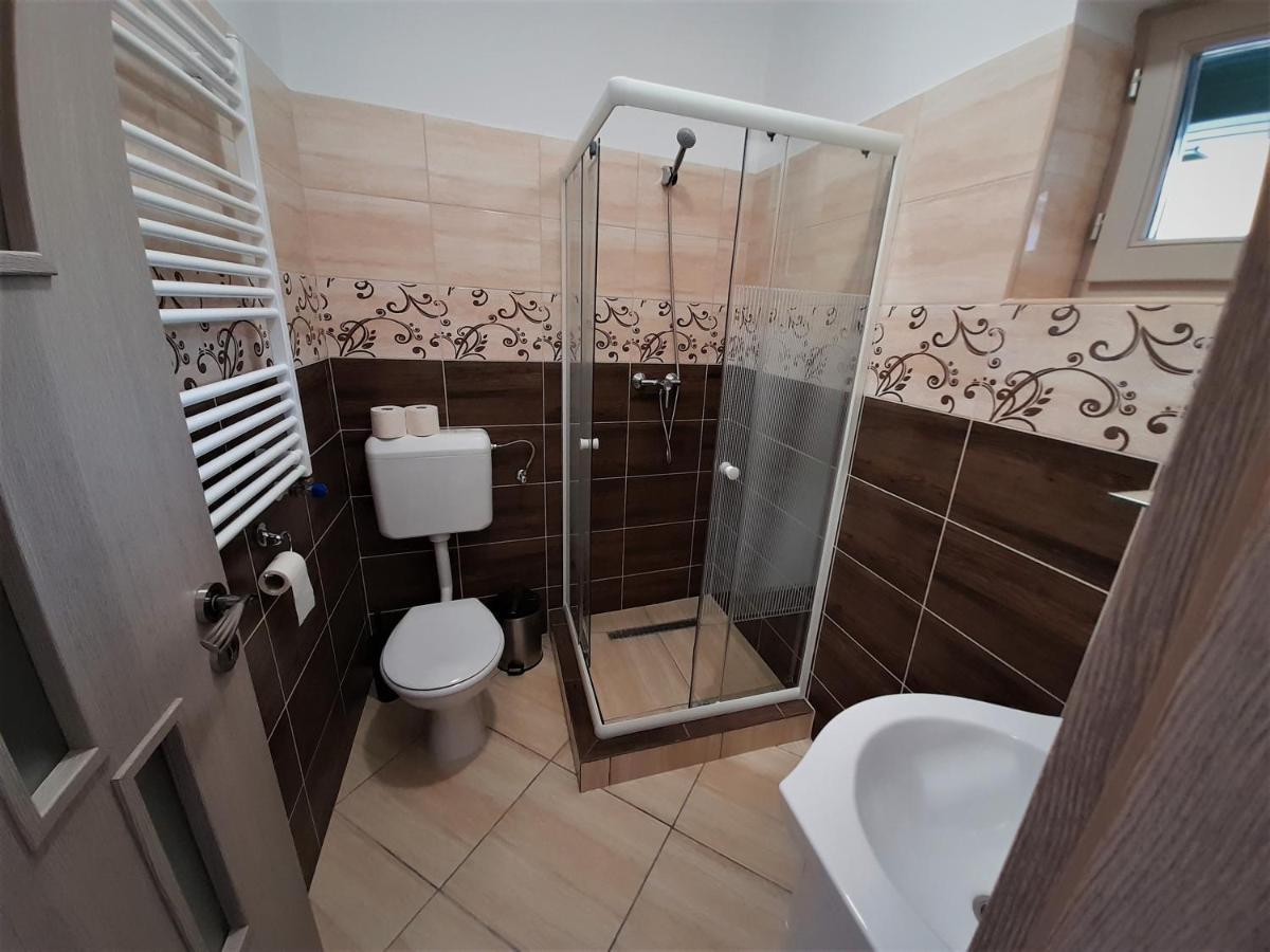 Barsony Vendeglo Es Panzio Bed & Breakfast Szecseny Luaran gambar