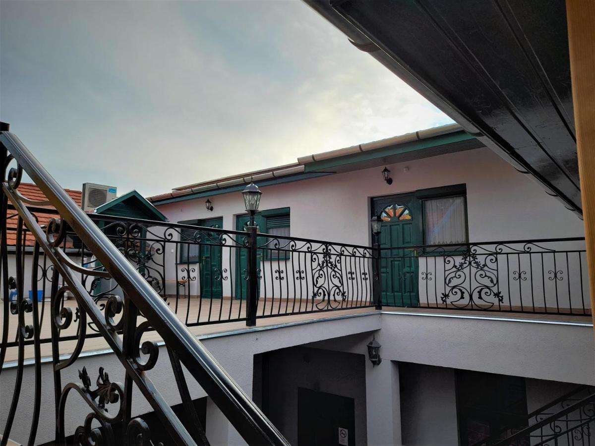 Barsony Vendeglo Es Panzio Bed & Breakfast Szecseny Luaran gambar